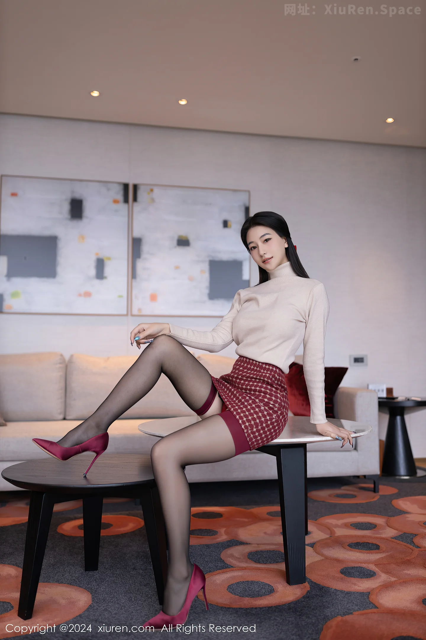 图片[2]-[XiuRen秀人网]VOL.8074 模特熊小诺性感红色情趣服饰配黑色网格袜丝秀曼妙身姿诱惑写真80P-秀人网官方网站